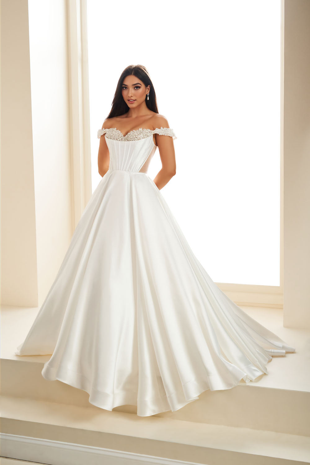 Ellie Wilde EW36100 ball gown prom dress images. Ellie Wilde EW36100 is available in these colors: Emerald, Black, Diamond White.