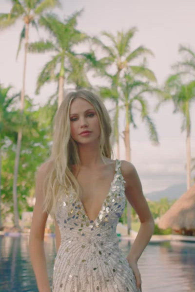 Sherri Hill 54912 prom dress video. Sherri Hill 54912 is available in these colors: Ivory Silver Gold, Gold, Light Blue.