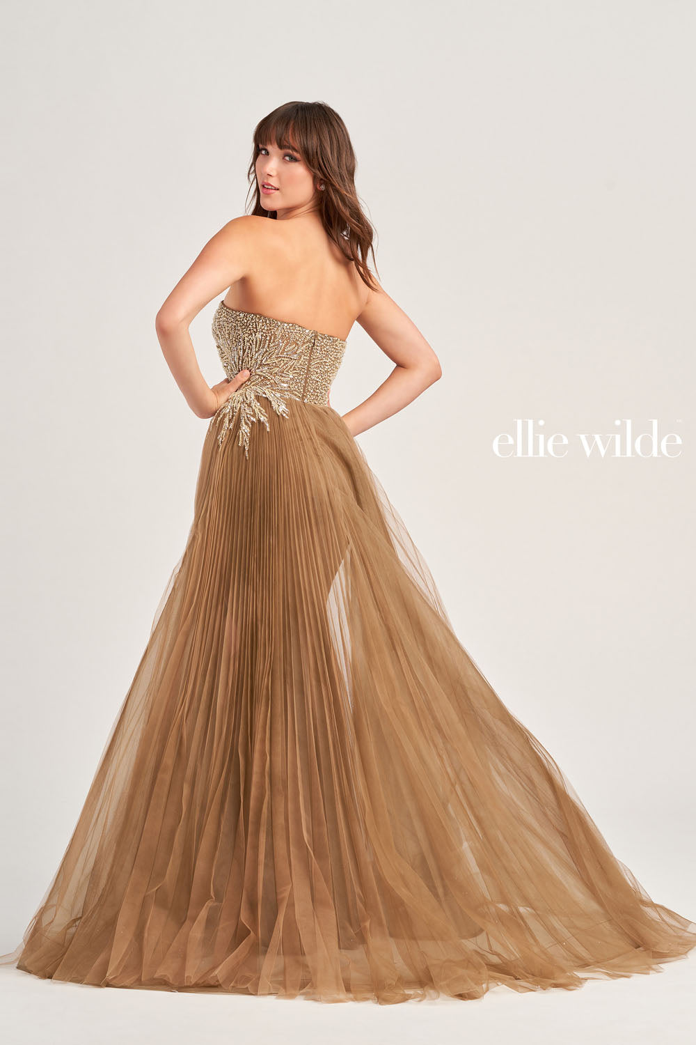 Ellie Wilde EW35085 prom dress images. Ellie Wilde EW35085 is available in these colors: Emerald, Coffee.