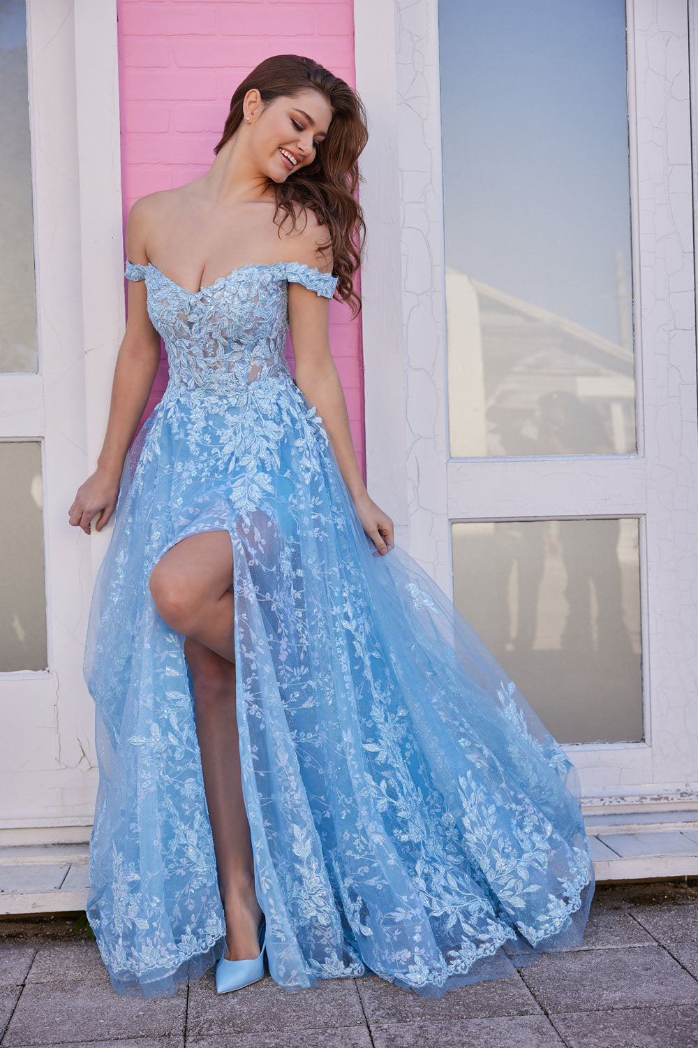 Ellie Wilde EW35116 prom dress images. Ellie Wilde EW35116 is available in these colors: Light Blue, Emerald.