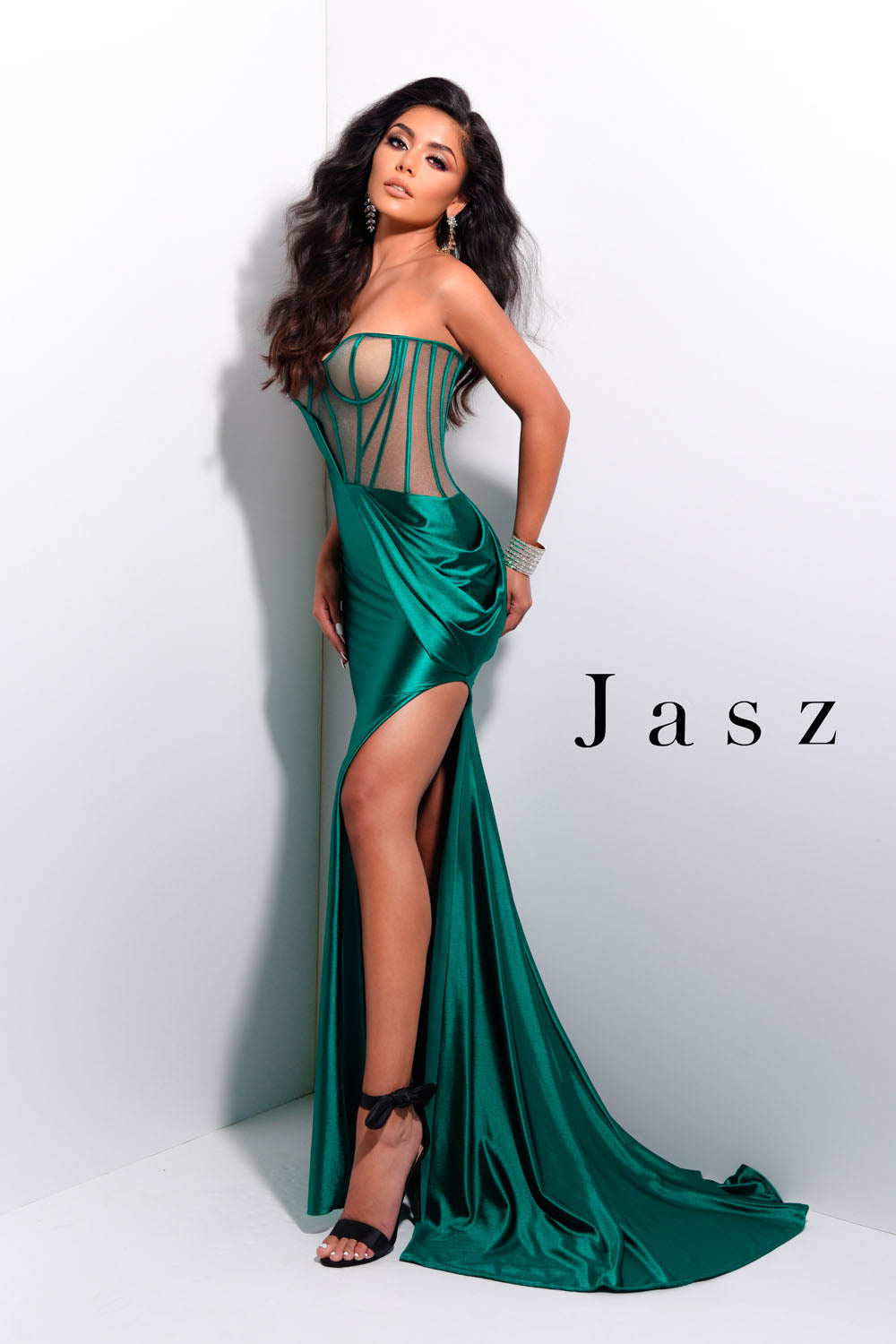Jasz Couture 7200 prom dress images. Jasz Couture 7200 is available in these colors: Emerald, White, Red.