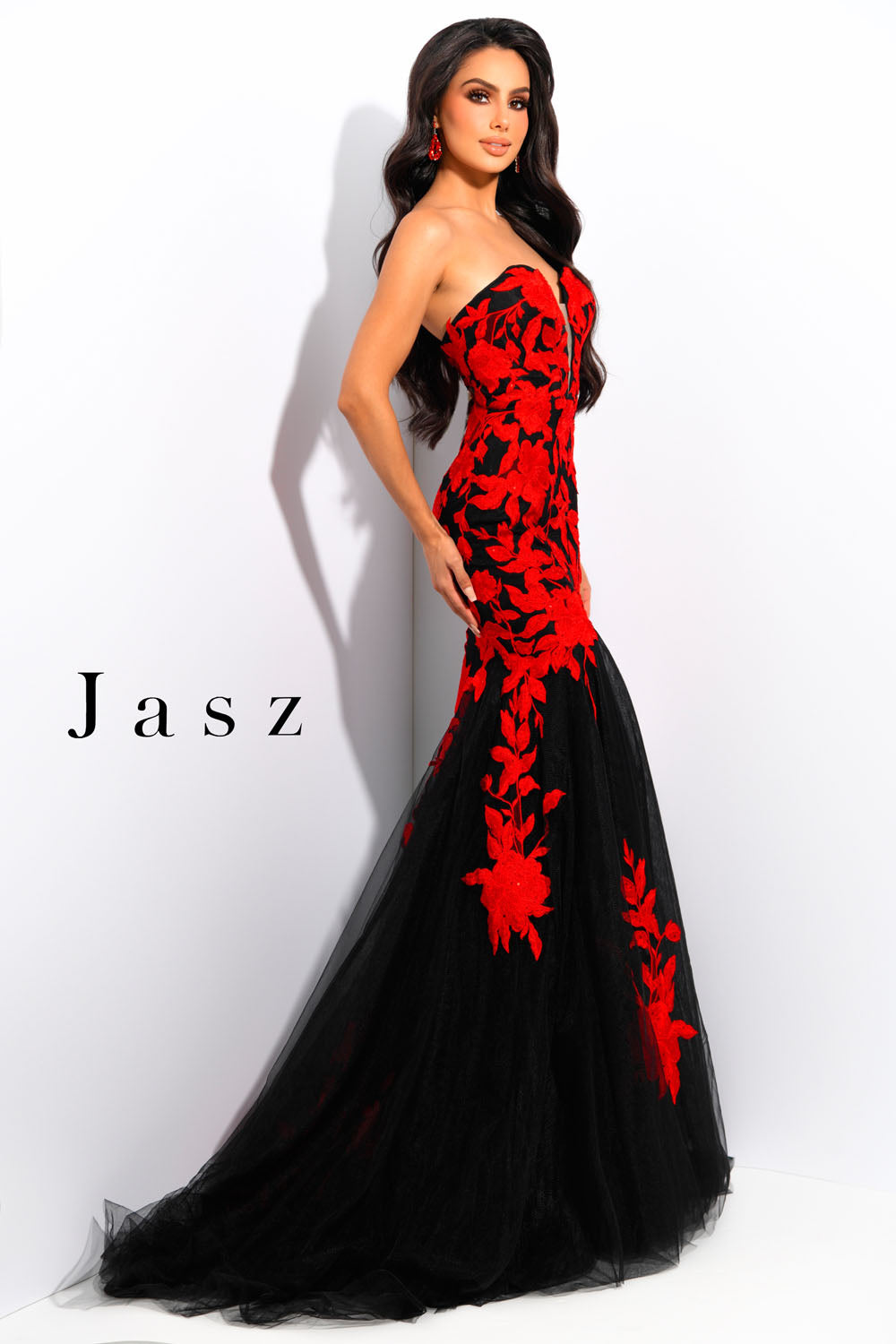 Jasz Couture 7328 prom dress images. Jasz Couture 7328 is available in these colors: Black Red, Lilac White, Red, White, Wine.