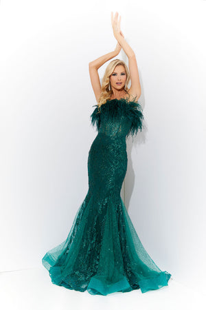 Jasz Couture 7572 prom dress images.  Jasz Couture 7572 is available in these colors: Emerald, Ocean Blue.