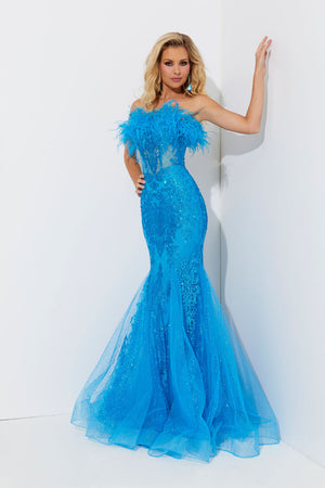 Jasz Couture 7572 prom dress images.  Jasz Couture 7572 is available in these colors: Emerald, Ocean Blue.