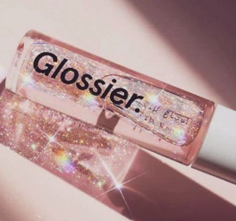 Lip Gloss: A Beauty Must-Have