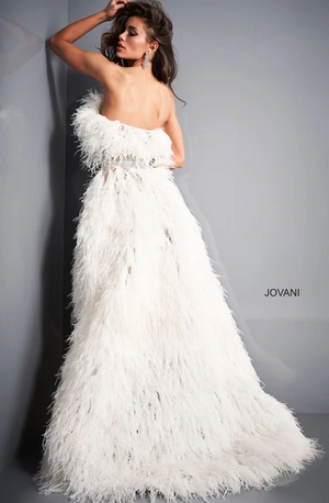 Keeping it Bold with Jovani