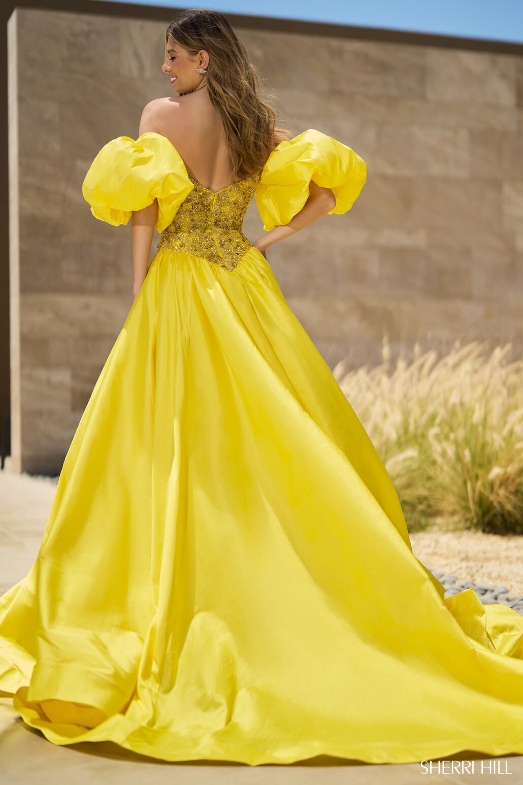 Yellow Beaded Halter Yellow Prom Dresses 2023 With V Neck, Side Split,  Sequined A Line Skirt, And Sweep Train Plus Size Satin Formal Wear 2022  From Bestoffers, $145.69 | DHgate.Com