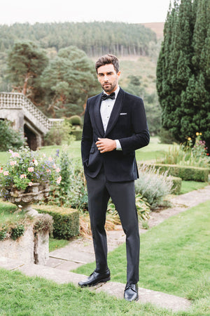 Onyx Slim Fit Venice Velvet Tuxedo is a single button shawl lapel jacket and with double vents to create an Ultra Slim tailored fit