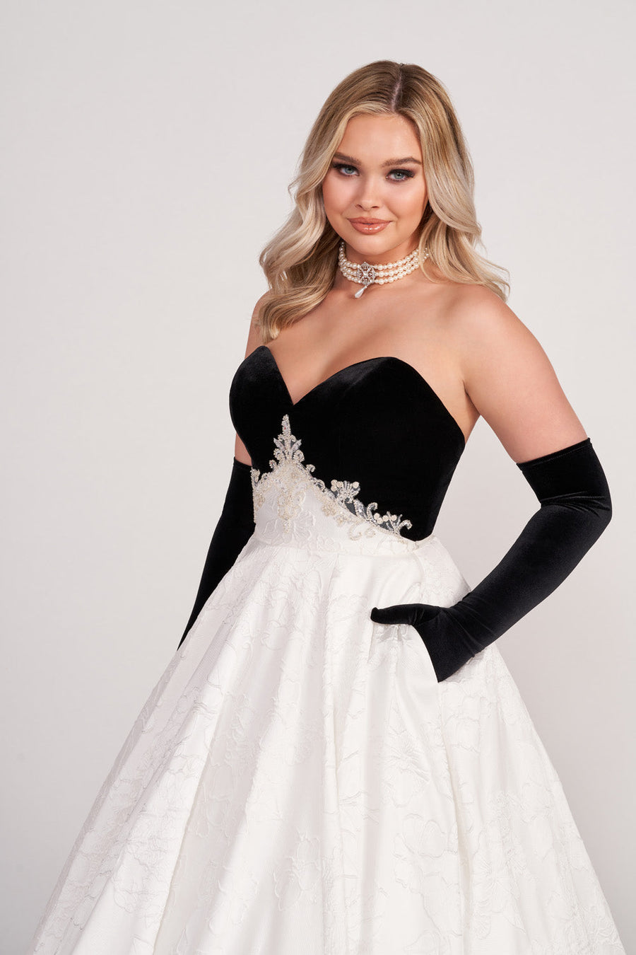 Ellie Wilde EW34133 prom dress images.  Ellie Wilde EW34133 is available in these colors: Black White.