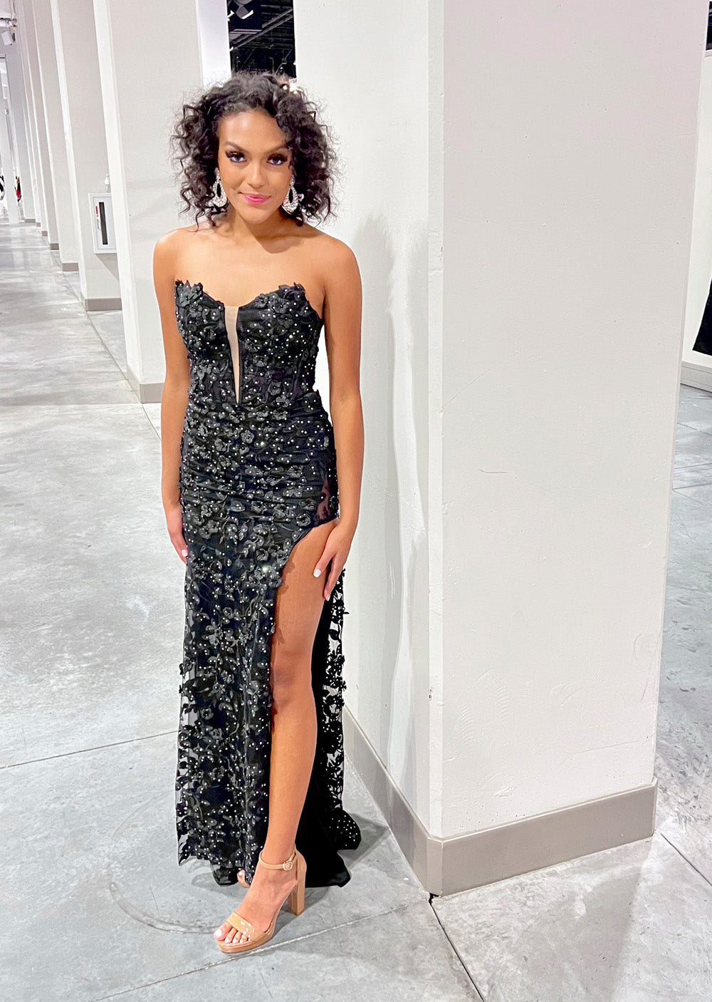 Jasz Couture 7442 prom dress images.  Jasz Couture 7442 is available in these colors: Sky Blue, Black, White.