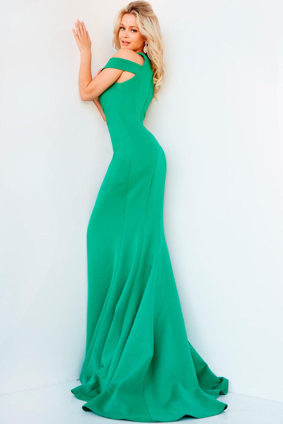 Jovani 04222 Green prom dress images.  Jovani style 04222 is available in these colors: Black, Fuchsia, Green, Light Blue, Navy, Tomato, White, Wine.